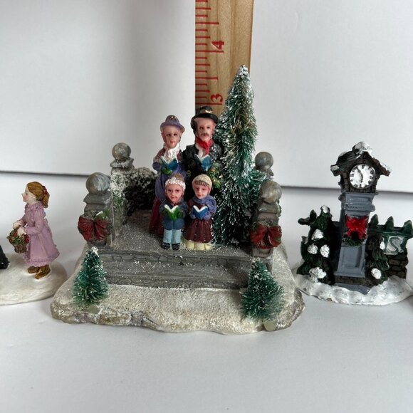 Lot Of 5 Christmas Village Figures Carolers Clock Tower Santa Parade Wedding - Picture 5 of 13